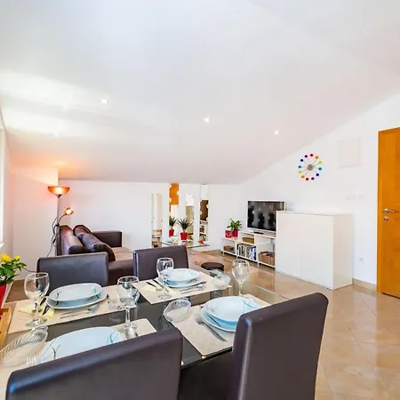 Apartments Lucija Gostinjska kuća