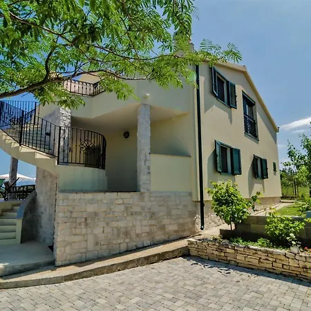 Apartments Lucija Novigrad (Dalmatia)