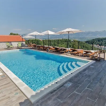 Apartments Lucija Gostinjska kuća