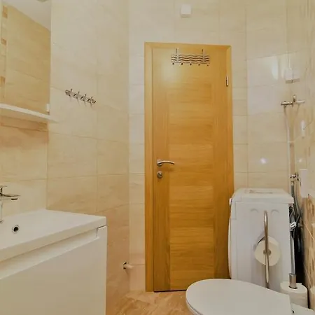 Gostinjska kuća Apartments Lucija *