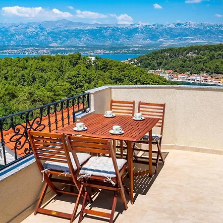 Gostinjska kuća Apartments Lucija Novigrad (Dalmatia)