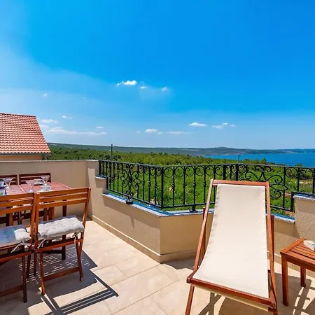 Apartments Lucija Novigrad (Dalmatia)