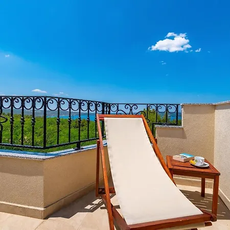 Gostinjska kuća Apartments Lucija Novigrad (Dalmatia)