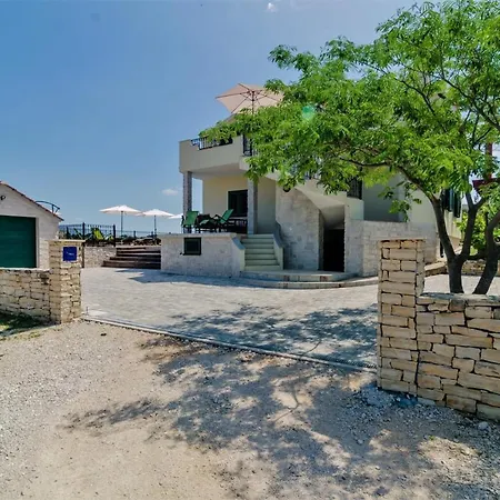 Apartments Lucija *