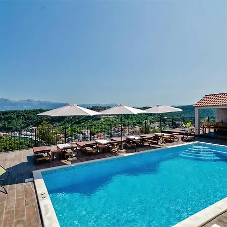 Apartments Lucija Gostinjska kuća *